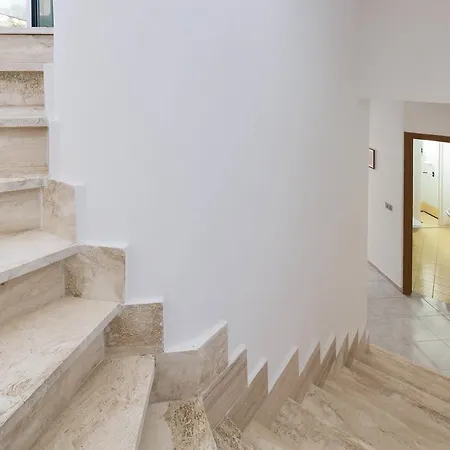 Elide Apartment *